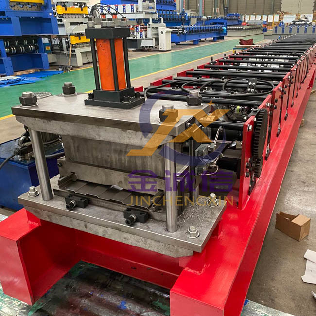 Hiệu suất tốt Máy cán ngói lợp mái đứng hiệu suất cao cho các công trình xây dựng dân dụng