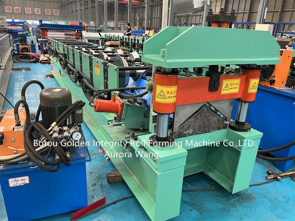 Chất lượng tốt Tấm lợp bằng kim loại được tạo hình nguội Màu thép cuộn Tạo hình mái bằng thép Ridge Nắp đậy Máy cán cuộn