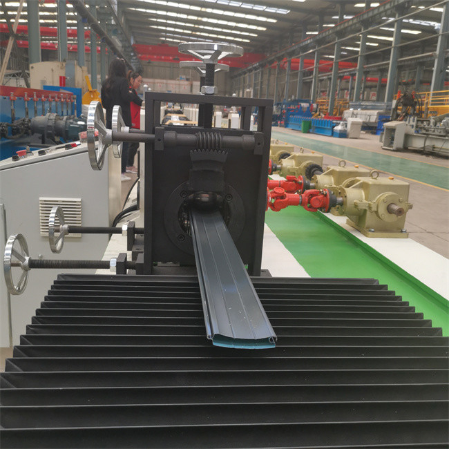 Máy tạo hình cửa cuốn 7,5kw Máy ​​làm cửa cuốn PU