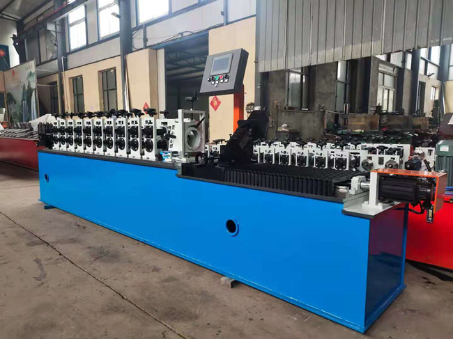 Máy định hình đinh tán kim loại C Track Máy tạo hình cán hồ sơ Omega 4KW